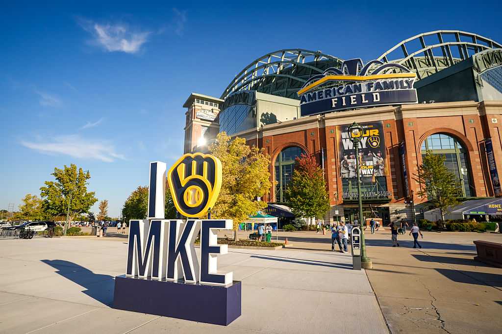 Brewers win World Series: Milwaukee-area businesses offer free food and drinks — Shorewood Business news