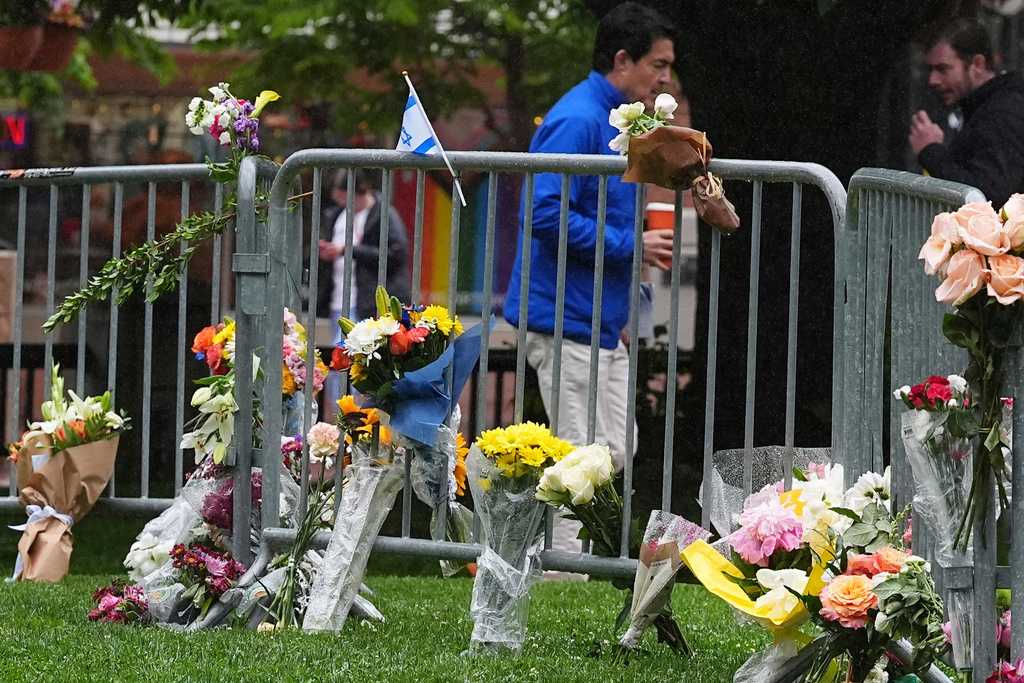 Man pleads guilty to federal hate crimes in deadly firebomb attack on Colorado demonstrators — Shorewood Community news