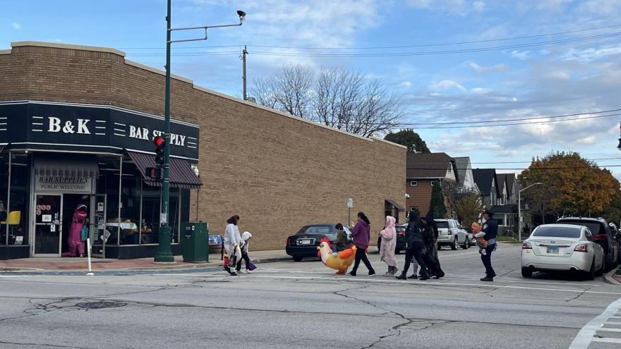 Hundreds of kids, families head to downtown West Allis Saturday morning for annual Halloween Hunt — Shorewood Business news